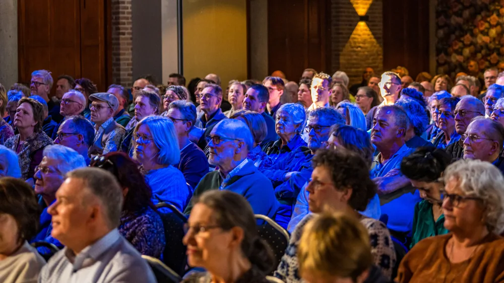 Publiek geniet van de muziek
